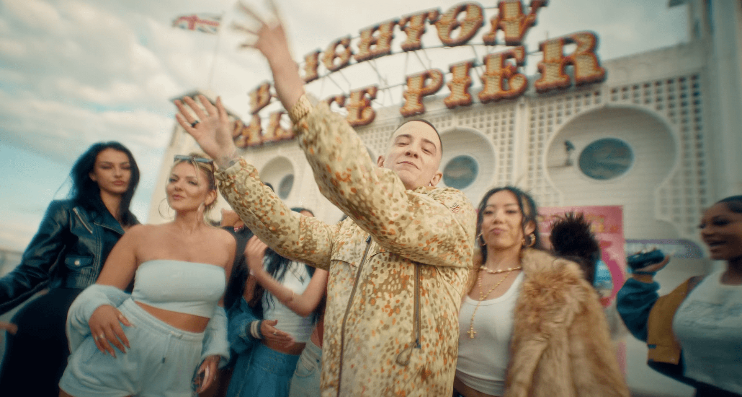 ArrDee - Different ft. The Shapeshifters